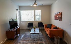 Lux 2 Bedroom In Woodland Hills