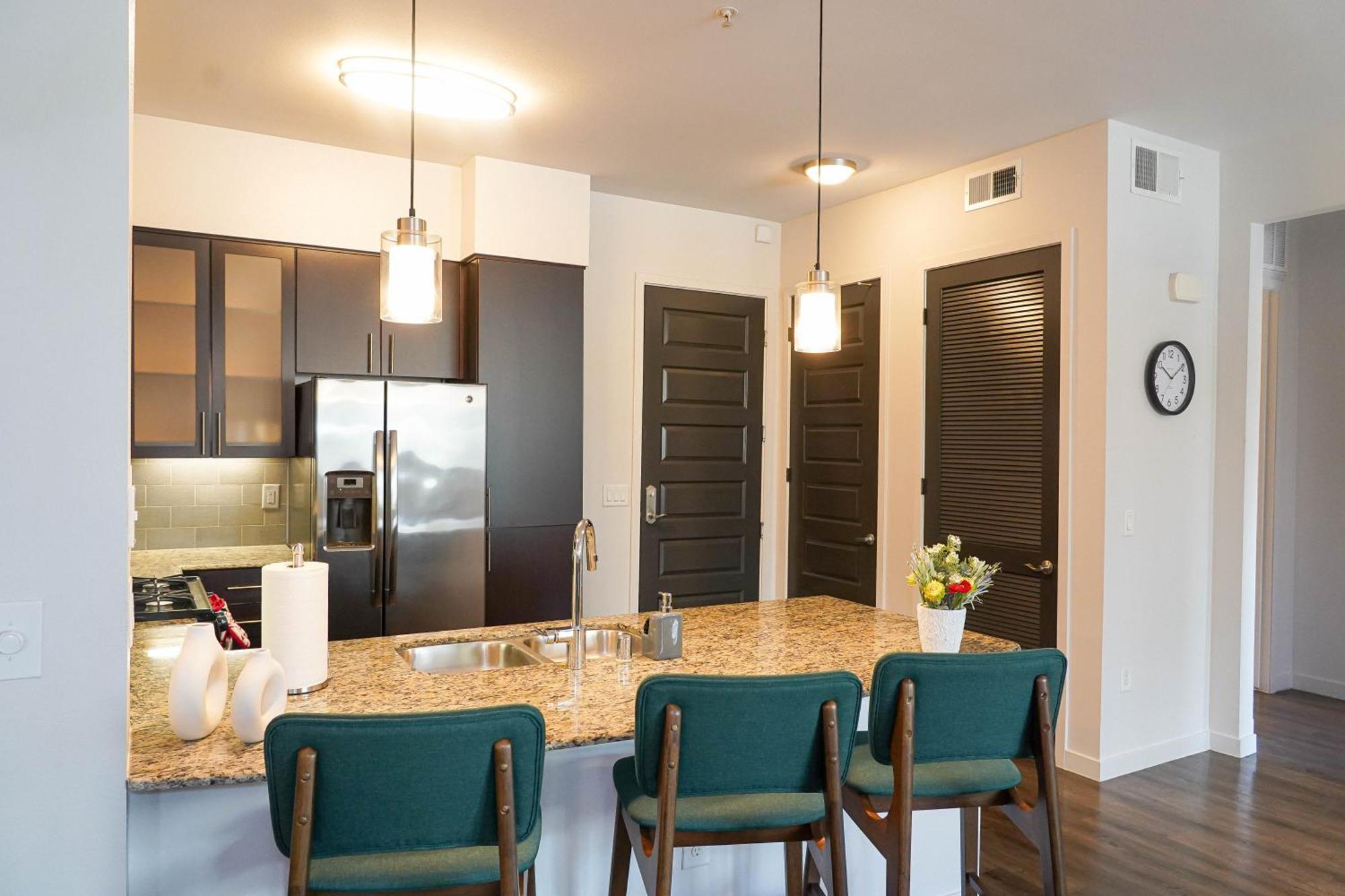 Lux 2 Bedroom In Woodland Hills Los Angeles Exterior photo