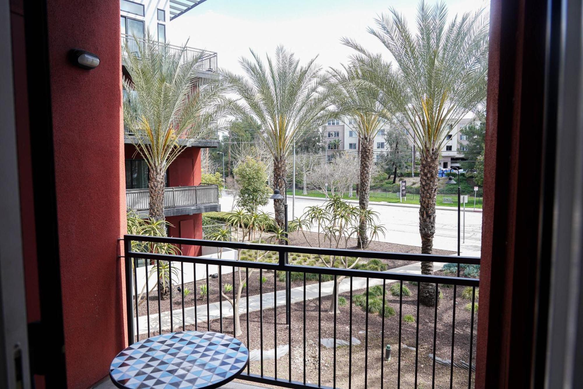 Lux 2 Bedroom In Woodland Hills Los Angeles Exterior photo
